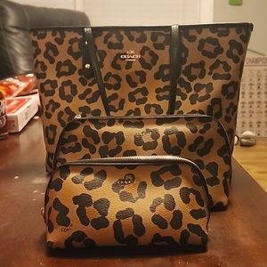Purse with 2  makeup bags